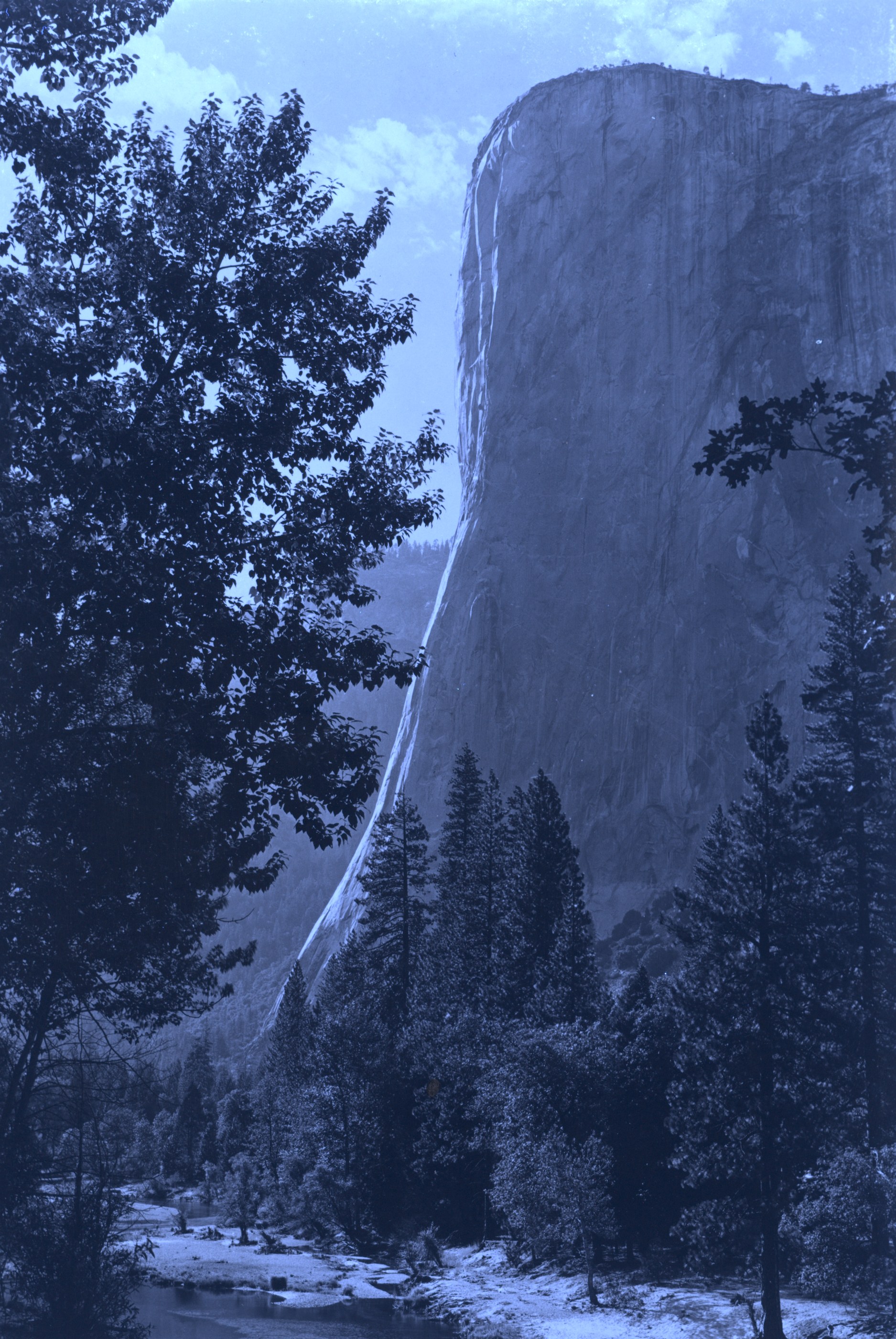 Ultraviolet-induced fluorescence — El Capitan